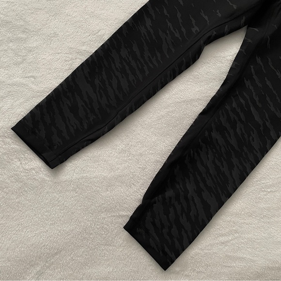 Lululemon Lunar New Year Wunder Under HR Tight 25” - Picture 3 of 6